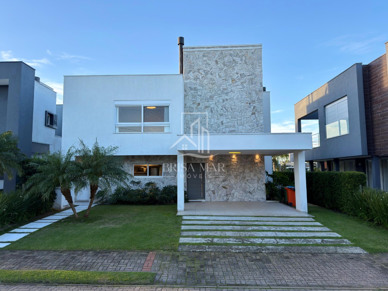 Imagem do imóvel Casa em condomínio 4 dormitórios, Centro em Xangri-lá referência 192